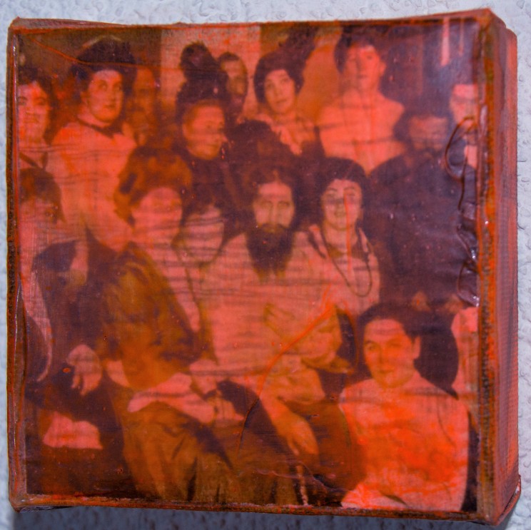 "rasputin and friends" - mischtechnik auf leinwand - 10 x 10 x 4 cm
