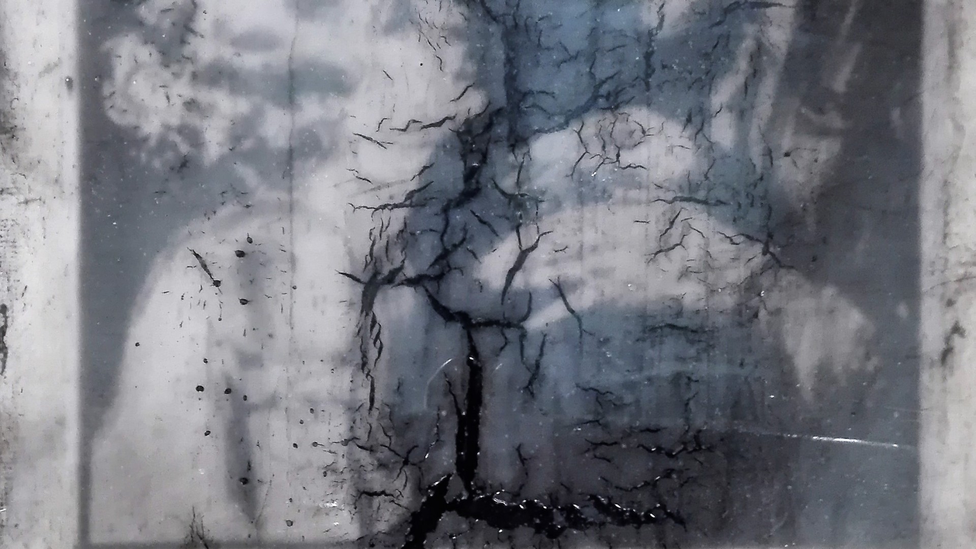 "hypnotism" - acryl, papier, kunstharz auf leinwand - 24 x 18 cm