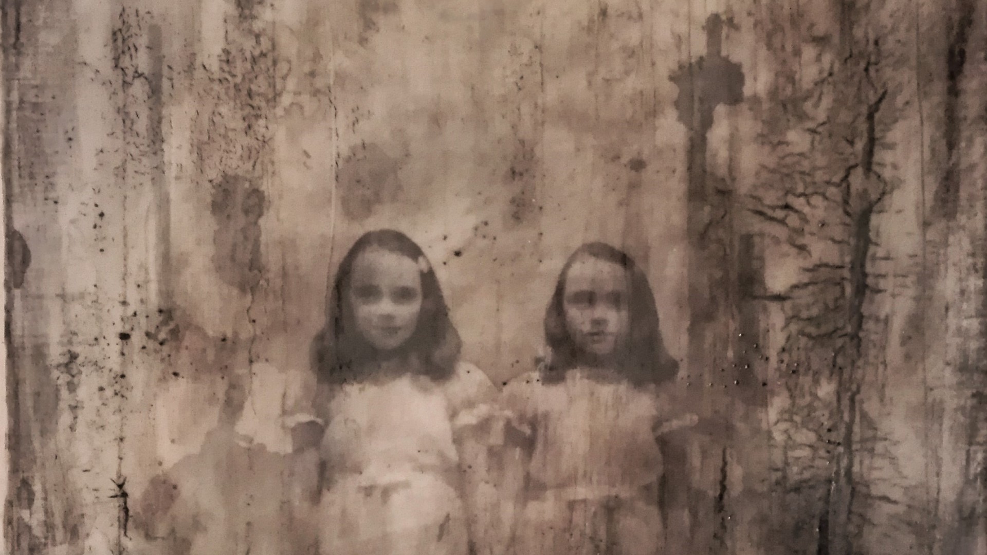 "all you remember we’ll forget" - acryl, papier, kunstharz auf leinwand - 30 x 30 cm