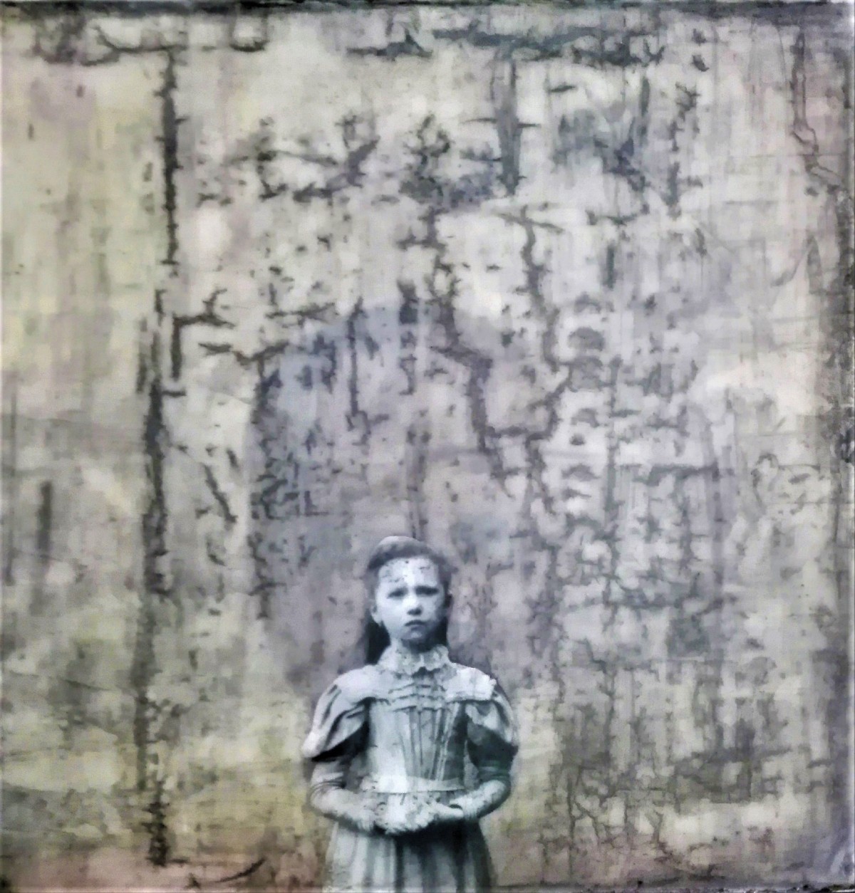 "innocence lost" - acryl, papier, kunstharz auf leinwand - 40 x 40 cm
