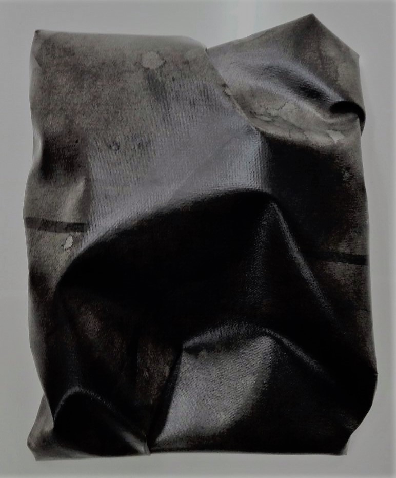 newton "dark night", 2017, gewebe, acryl, kunstharz auf leinwand, 26 x 20 x 8 cm