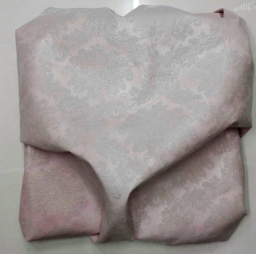 newton "yes or pink 2", 2017, gewebe, acryl, kunstharz auf leinwand, 35 x 35 x 15 cm